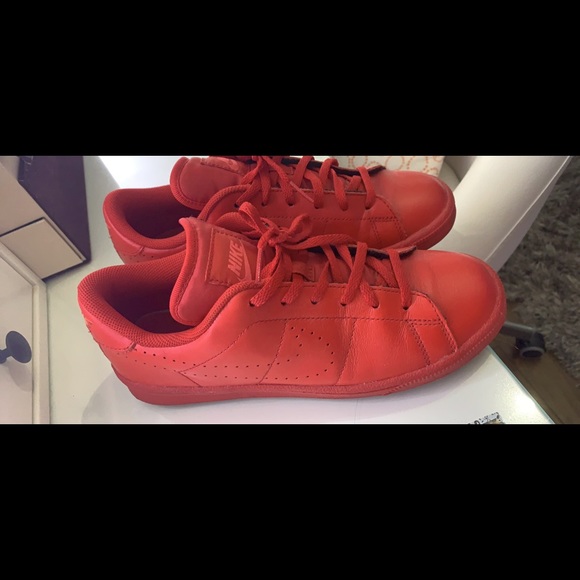RED NIKE SHOES Ladies - Picture 1 of 5